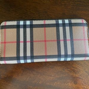 Burberry Vintage Check E-Canvas Zip around Wallet